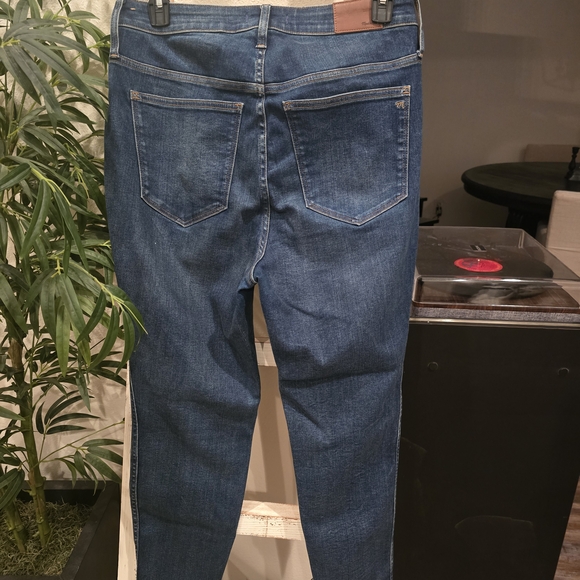 Madewell High Rise Jeans in Deep Indigo - Picture 3 of 4